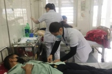 Trung Quốc bàn giao 4 công dân Việt bị sốt về nước điều trị, cách ly