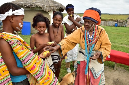 Tại sao COVID-19 “né tránh” châu Phi?