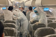 Đón 30 người Việt từ Vũ Hán về nước