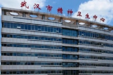 Nhiễm virus corona tập thể tại một cơ sở y tế ở Vũ Hán