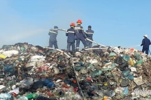 Bãi rác hàng chục nghìn tấn vẫn tiếp tục cháy