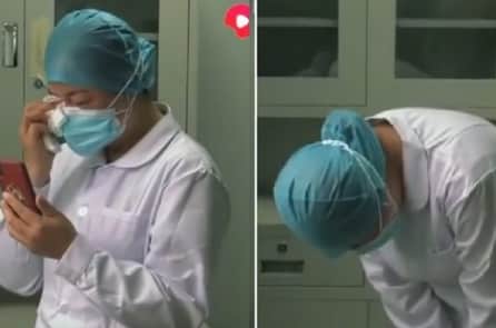 Xúc động hình ảnh nữ y tá Vũ Hán nén đau buồn nghe tin mẹ qua đời