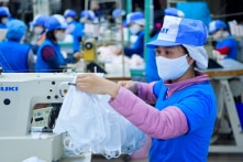 Tổng Công ty 28 (Bộ Quốc phòng) sản xuất 2,5 triệu khẩu trang vải kháng khuẩn