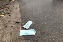 Khẩu trang y tế nếu vứt bừa bãi sẽ bị phạt tới 7 triệu đồng