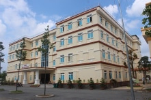 Cách ly 3 bác sĩ, 7 nhân viên sau khi khám 5 người Trung Quốc