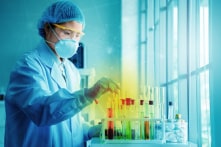 Số ca nhiễm COVID-19 giảm mạnh do Trung Quốc lại thay đổi cách tính