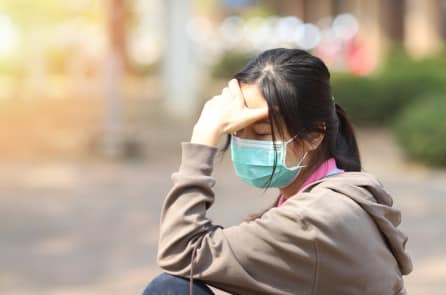 Cha mẹ qua đời trong 20 ngày, cô gái cũng suy sụp vì nhiễm bệnh