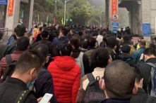 Hàng ngàn người Trung Quốc xin nhập cảnh Việt Nam, ít nhất 2 người bị sốt