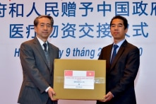 Việt Nam tặng Trung Quốc trang thiết bị, vật tư y tế chống virus corona