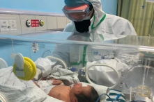 Hai trẻ sơ sinh được chẩn đoán nhiễm ‘viêm phổi Vũ Hán’