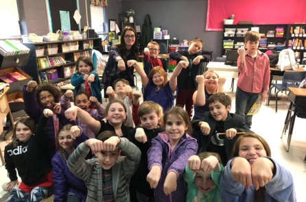 Cô giáo dùng mẹo đơn giản giúp học sinh chăm rửa tay đúng cách