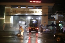 Binh chủng Hóa học khử trùng toàn bộ khuôn viên Bệnh viện Bạch Mai