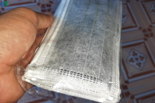 Bị kiểm điểm vì “lời” 400đ/cái khẩu trang, giá trị đạo đức nào?