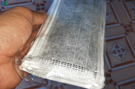 Bị kiểm điểm vì “lời” 400đ/cái khẩu trang, giá trị đạo đức nào?