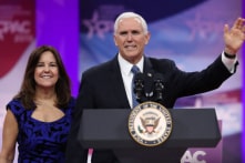 PTT Mike Pence và phu nhân âm tính với virus Vũ Hán