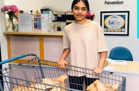 Bé gái 15 tuổi ở Cali quyên góp bộ dụng cụ vệ sinh cho người vô gia cư