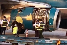 Máy bay nổ lốp tại Tân Sơn Nhất