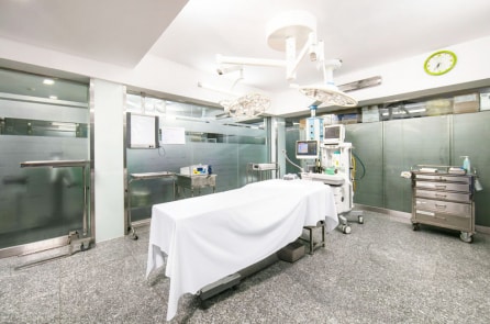 Bệnh viện Hồng Ngọc tạm dừng hoạt động, hơn 500 người phải cách ly