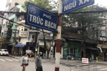 Hai người tiếp xúc bệnh nhân thứ 17 dương tính với COVID-19