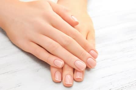 Tình trạng móng tay nói gì về sức khỏe của bạn?