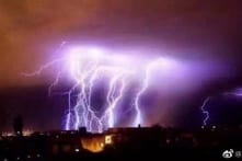 Trùng Khánh: Sấm sét xuất hiện nhiều nơi, mưa đá to như nắm tay