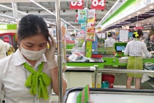 Hà Nội: Dịch vụ không thiết yếu được hoạt động lại, trừ tại Mê Linh, Thường Tín