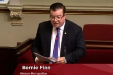 Nghị sĩ Úc Bernie Finn: Những ai thân cận với ĐCSTQ đang rất nguy hiểm