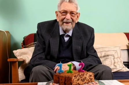 Cụ ông hủy tiệc sinh nhật thứ 112 vì COVID-19