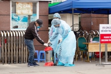 63 y bác sĩ Bệnh viện Phụ sản Hà Nội thực hiện cách ly do liên quan đến BN243