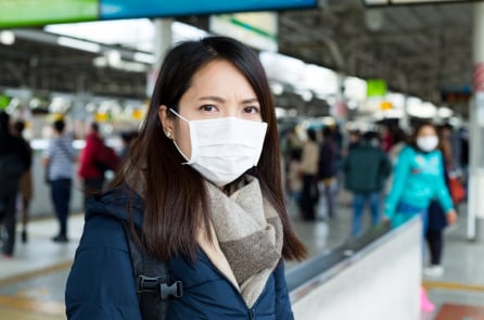 Nhật Bản tạo ra loại khẩu trang phát sáng nếu người đeo mắc COVID-19