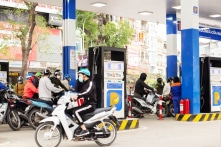 Xăng tiếp tục giảm hơn 600 đồng/lít