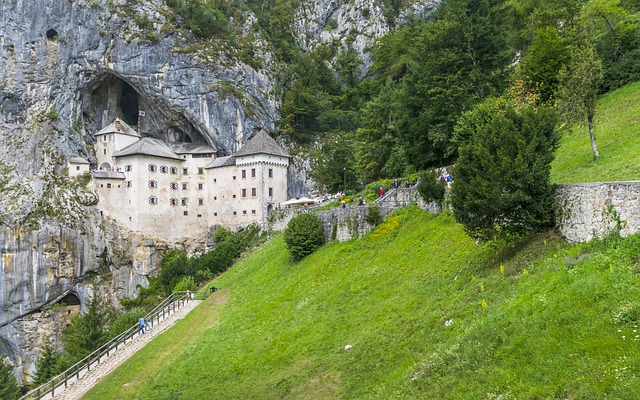 predjama castle