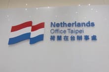 TQ dọa cắt nguồn cung y tế sau khi Hà Lan đổi tên VPĐD tại Đài Loan
