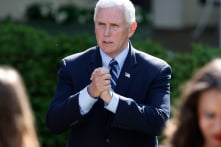 PTT Pence tự cách ly sau khi tiếp xúc với trợ lý nhiễm virus corona