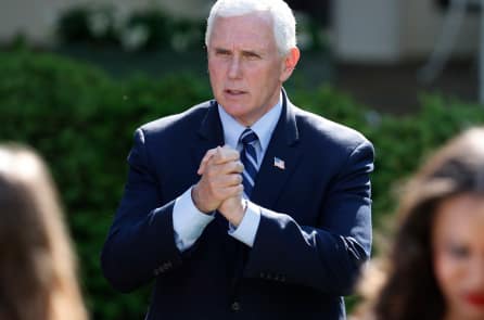 PTT Pence gửi thư cho bà Pelosi từ chối viện dẫn Tu chính án 25