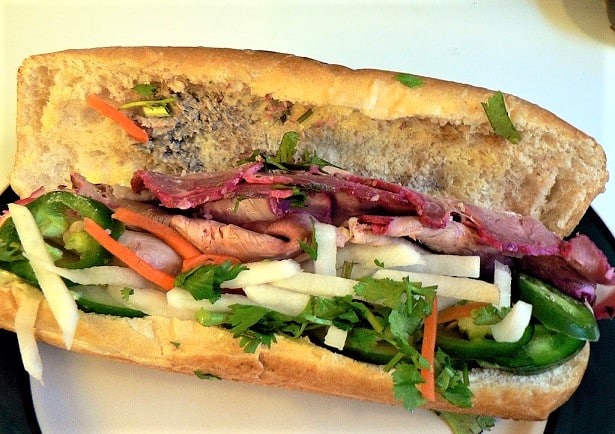 banh mi kep thit