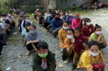 Lào Cai kích hoạt thêm khu cách ly đón người về từ Trung Quốc