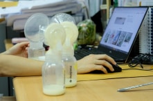 Bé gái được cư dân mạng cho sữa vì mẹ bị cách ly do nhiễm COVID-19