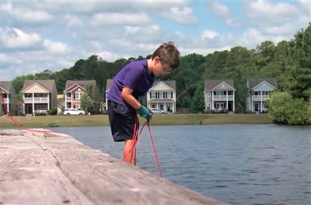 Cậu bé 6 tuổi câu được… két sắt