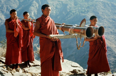 Giải mã bí ẩn việc các lạt-ma Tây Tạng nâng tảng đá bằng âm thanh