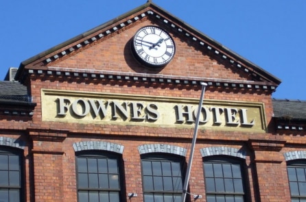 Khách sạn cao cấp ở Anh mở cửa cho người vô gia cư trong mùa dịch