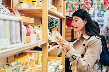 8 thứ nên và không nên mua ở sân bay, theo tiếp viên hàng không