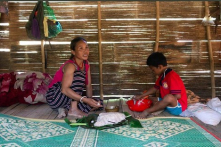 Nhiều hộ nghèo bị ‘xin’ tiền ‘uống nước’ từ tiền hỗ trợ COVID-19