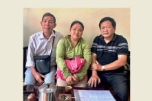 Hai cha con ‘khỏa thân’ kêu oan đã nhận được sự giúp đỡ từ luật sư