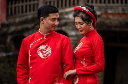 “Phụ nữ cúi đầu, đàn ông ưỡn ngực, một đời phú quý nửa đời nhàn”