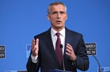 Ngày 26/6/2019, Tổng thư ký NATO Jens Stoltenberg phát biểu tại một cuộc họp báo về kết quả cuộc họp các Bộ trưởng Ngoại giao NATO tại trụ sở NATO ở Brussels, Bỉ.