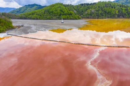 Sông ở biên giới TQ-Myanmar đột nhiên “hóa đỏ” khiến người dân lo sợ