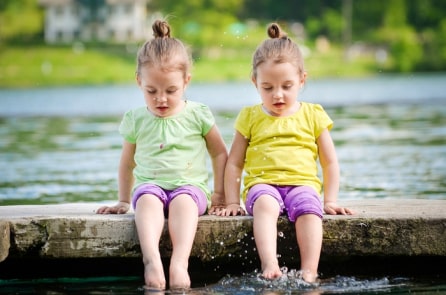 “Cặp song sinh đẹp nhất thế giới” với hơn 1 triệu fan hâm mộ