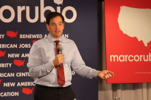 TNS Marco Rubio: “Có những thứ đã bay qua các cơ sở quân sự và không ai biết nó là gì”