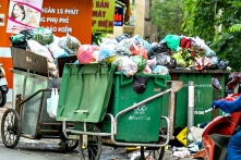 9.000 tấn rác đang ùn ứ khắp Hà Nội